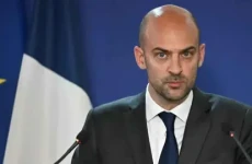 فرنسا: لا رفع للعقوبات عن إيران ما دام مضيق هرمز مغلقًا