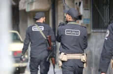 مقتل 7 أشخاص وإصابة 4 في استهداف حافلة مدنيين وسط سوريا