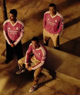 ريال مدريد يكشف قميصه الثالث للموسم الجديد
