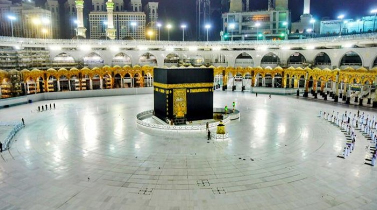 173-155413-holy-kaaba-heart-sacred-mosque-heart-muslims_700x400