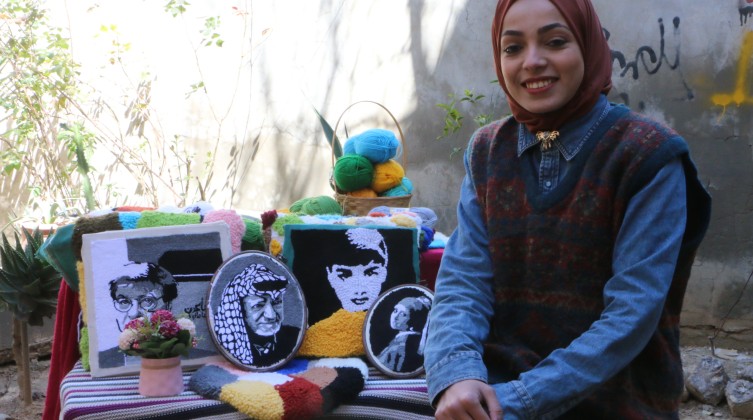 شاهد | الفنانة آية المغاري وأناملها الجميلة