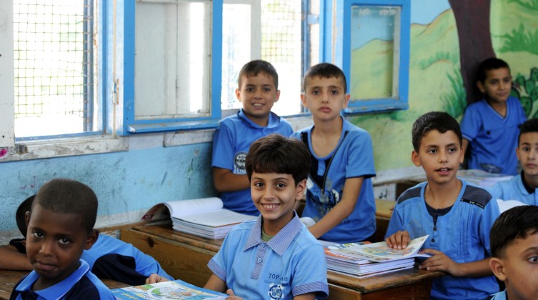 "الأونروا" بغزة تقرر الاستمرار في التعليم عن بعد لحين العودة للتعليم الوجاهي