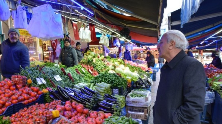 153-012458-storage-vegetables-fruits_700x400