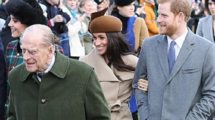 79-202900-queens-brave-face-philips-final-days_700x400