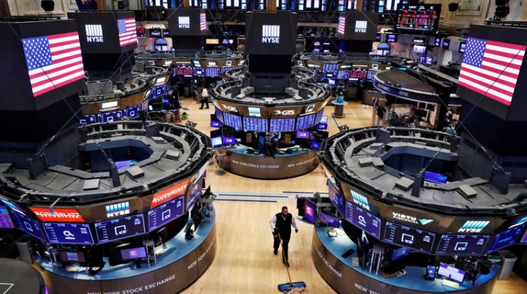 الأسهم الأمريكية تغلق منخفضة بفعل المخاوف من تباطؤ اقتصادي