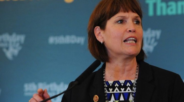 بيتي-مكولوم-730x438