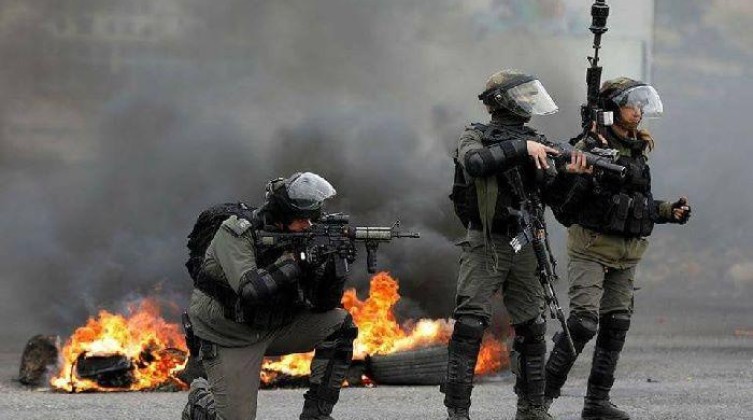 الاحتلال يعتدي على المصلين قرب بابي حطة والأسباط