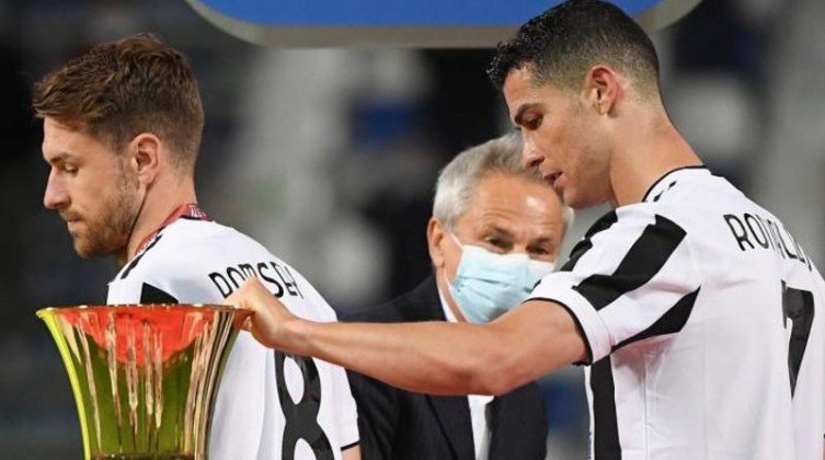 98-103235-ronaldo-italian-cup-juventus-future_700x400