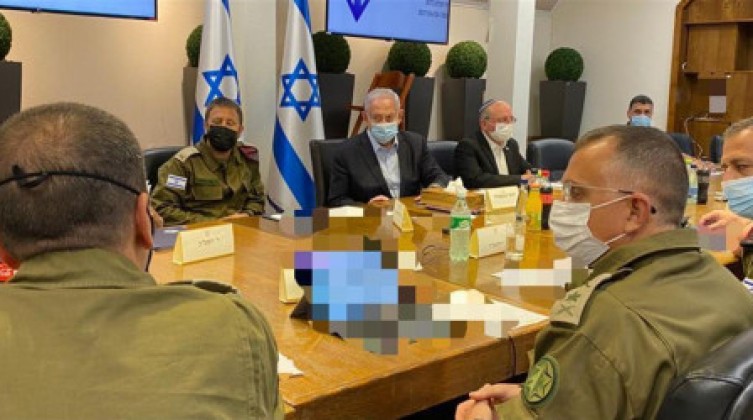 غانتس يقرر تمديد "الوضع الخاص" في الجبهة الداخلية لمدة أسبوعين