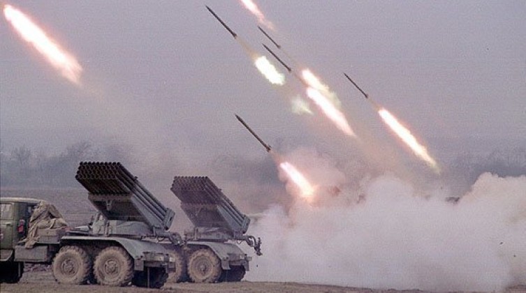 رشقات صاروخية كبيرة من القطاع صوب غلاف غزة وعسقلان واسدود وديمونا