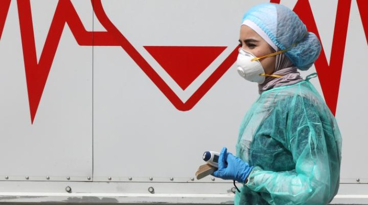 jordan-coronavirus-nurse-heart-RTS37P1U-HiRes