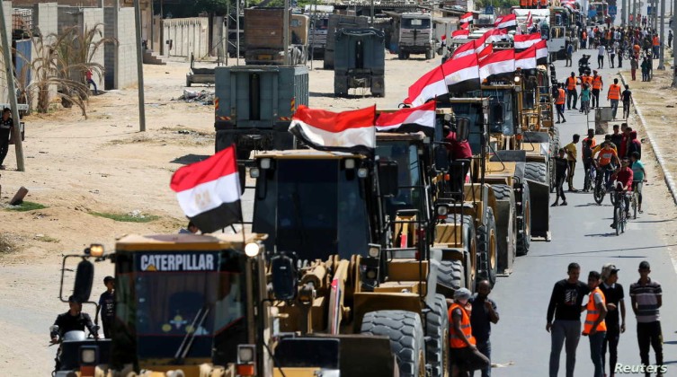 Egypt sends building equipment to Palestinians in Gaza Strip