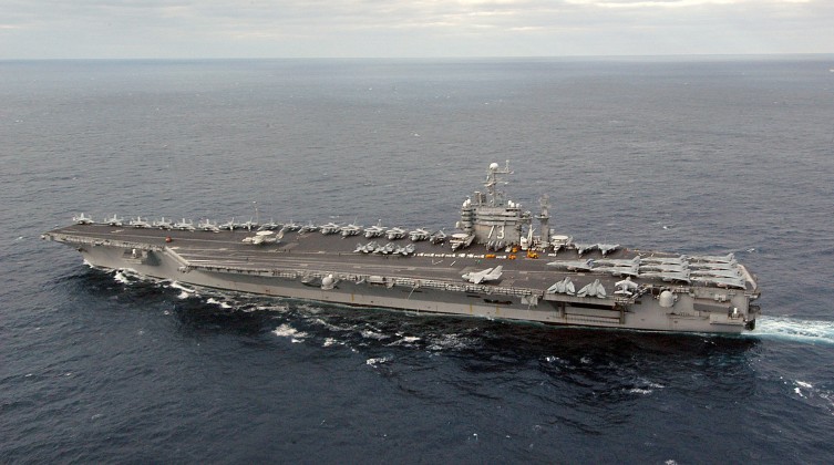 US_Navy_031130-N-6278K-001_USS_George_Washington_(CVN_73)_sails_off_the_coast_of_Florida