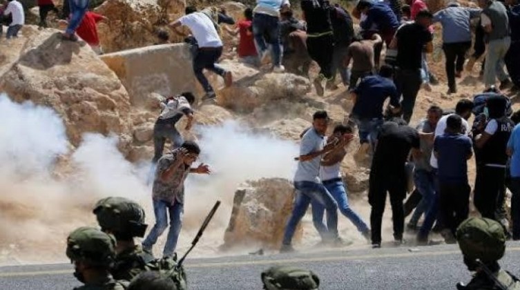 إصابات واعتقال خلال قمع الاحتلال لمسيرة كفر قدوم