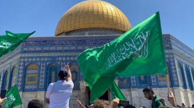 حماس تحذر الاحتلال من عواقب جرائمه وانتهاكاته ضد الأسرى