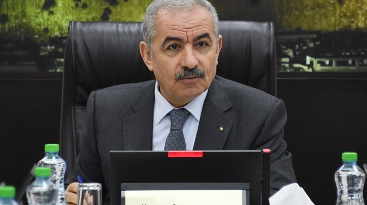 اشتيه في اجتماعه بنادي الاسير..الحكومة تولي ملف الأسرى كامل الأهمية