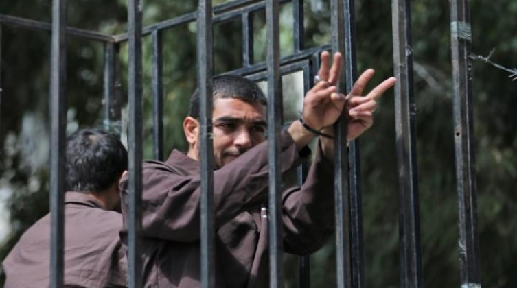 116-122657-palestine-israel-prisoner_700x400
