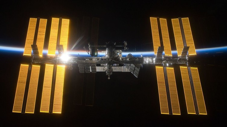 ISS_after_STS-119_in_March_2009_1