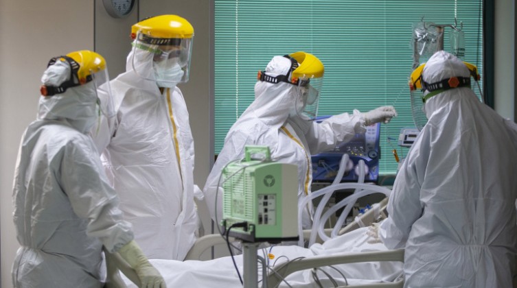 Healthcare workers continue to fight against Covid-19 in Ankara