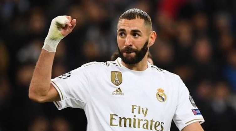 138-005133-clubs-ask-for-a-contract-with-karim-benzema_700x400