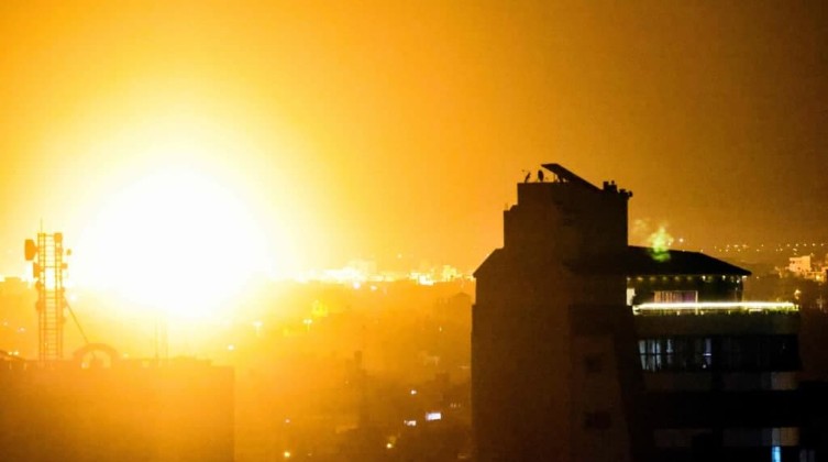 حماس تعقب على قصف الاحتلال عدة مواقع في غزة