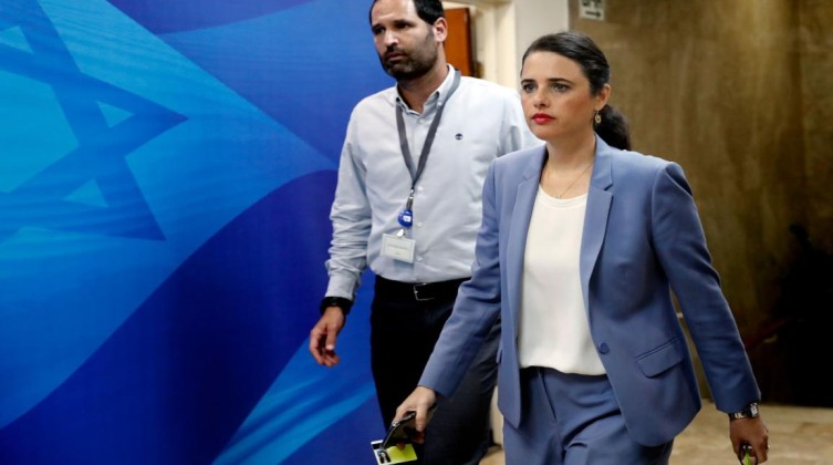 C4D8BDF3-DAEF-46F5-A6BE-F1CB7FCDBA35