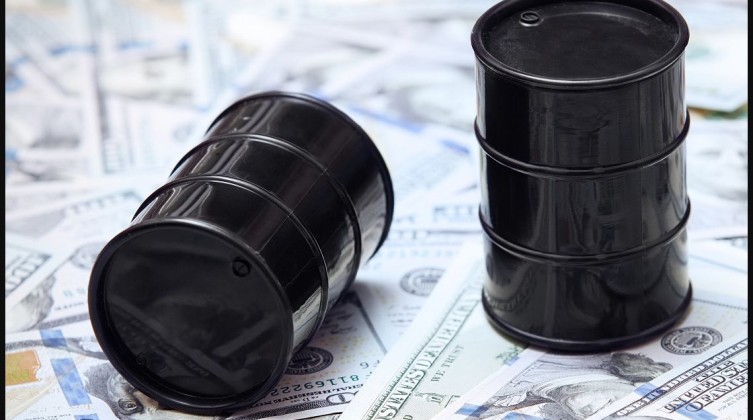 بسبب العقوبات على روسيا.. أسعار النفط تتراجع عالميا