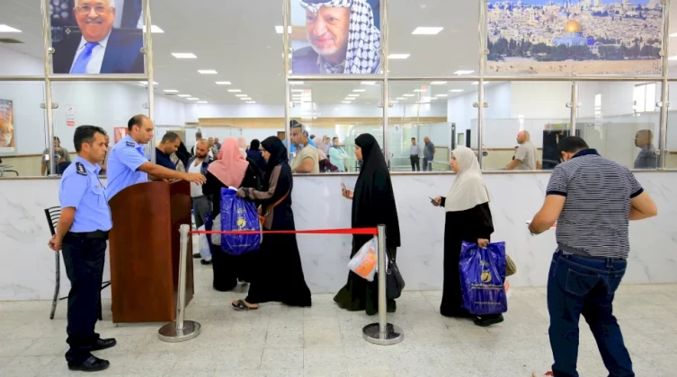 رام الله: 20 ألف مواطن تنقلوا عبر معبر الكرامة الأسبوع الماضي