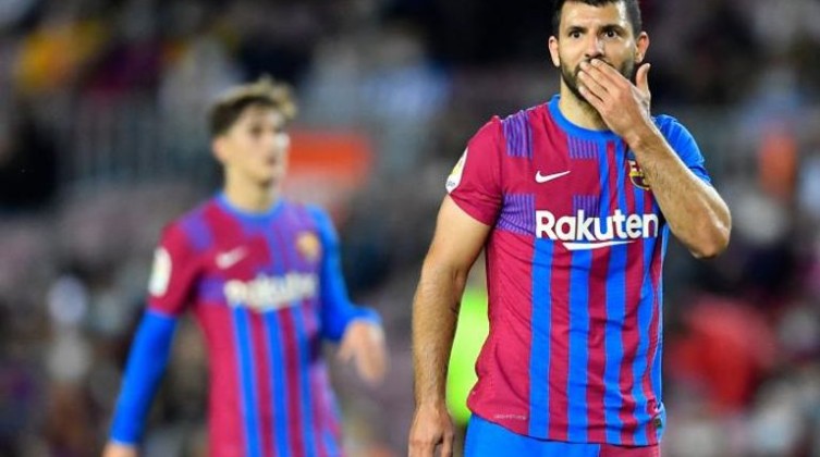 163-131902-aguero-barcelona-fans_700x400