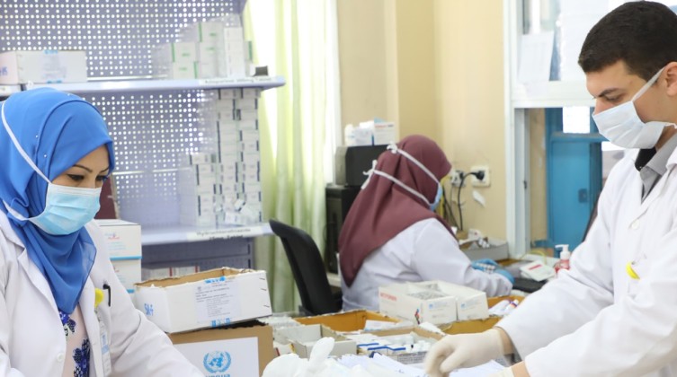 thehealthteamattheunrwakhanyounishealthcentrepreparemedicationdeliveriesforpalestinerefugeepatientsi