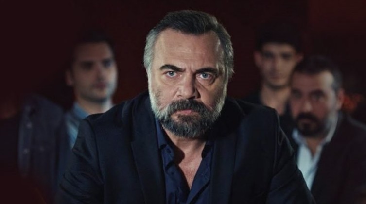 0x0-eskiya-dunyaya-hukumdar-olmazin-yildizi-oktay-kaynarcadan-seksi-kadin-tarifi-unlulerin-ilginc-aciklamalari-1556010376488