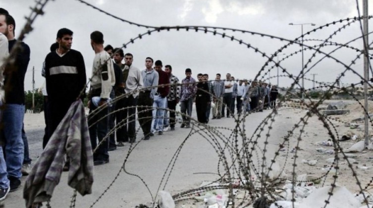 "غزة": نقابة العمال تكشف نسبة خسائر القطاع نتيجة إغلاق حاجز "إيرز"