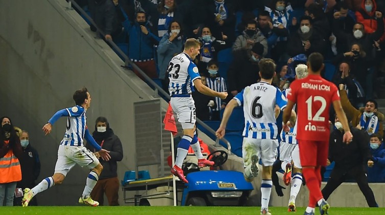 4117306-FJfv7A1X0AAwBbg