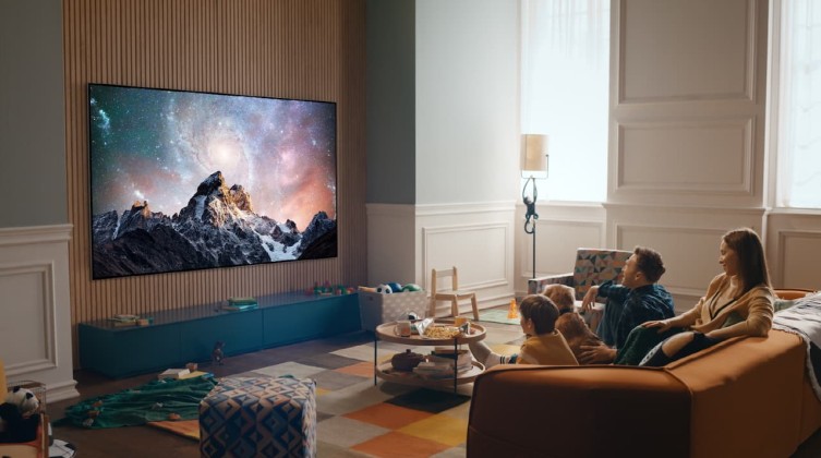 lg-97g2-oled-evo-tv-2022-lifestyle
