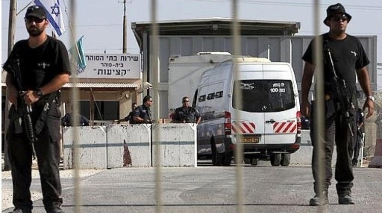 الحركة الأسيرة: الأسرى الإداريون يواصلون مقاطعة محاكم الاحتلال لليوم الـ39