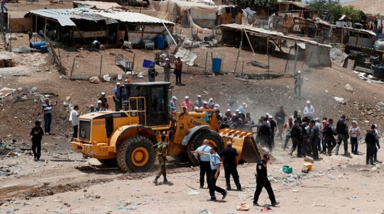 الخان الاحمر