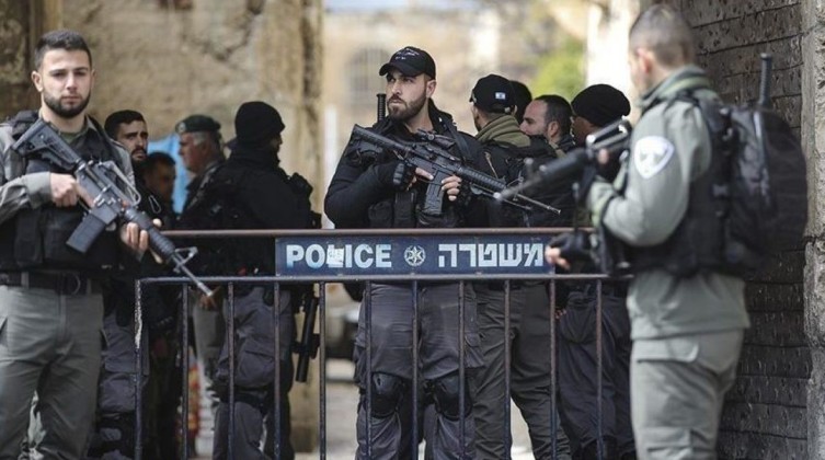 القدس المحتلة: شرطة الاحتلال تنصب مركزًا متنقلًا قرب ساحة باب العامود