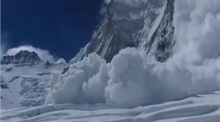 قتلى ومفقودين في انهيار جليدي بجبال الألب على حدود النمسا مع سويسرا