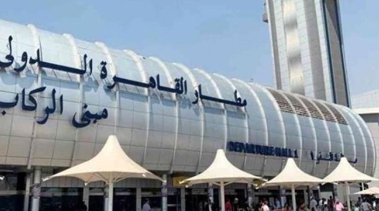 مطار القاهرة مصر