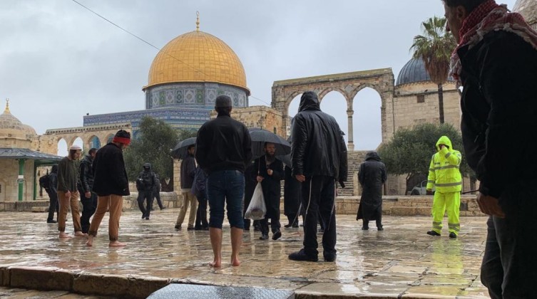 القدس المحتلة: مستوطنون يقتحمون "المسجد الأقصى"