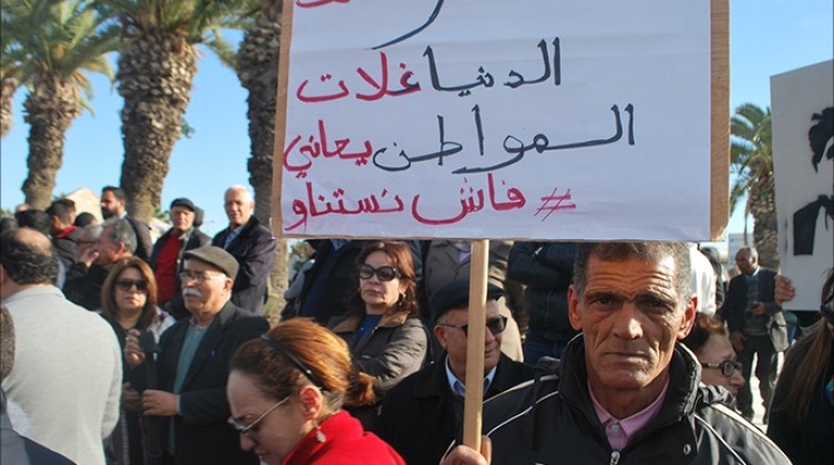 العشرات يتظاهرون في شمال بيت لحم جنوب الضفة احتجاجا على غلاء الأسعار