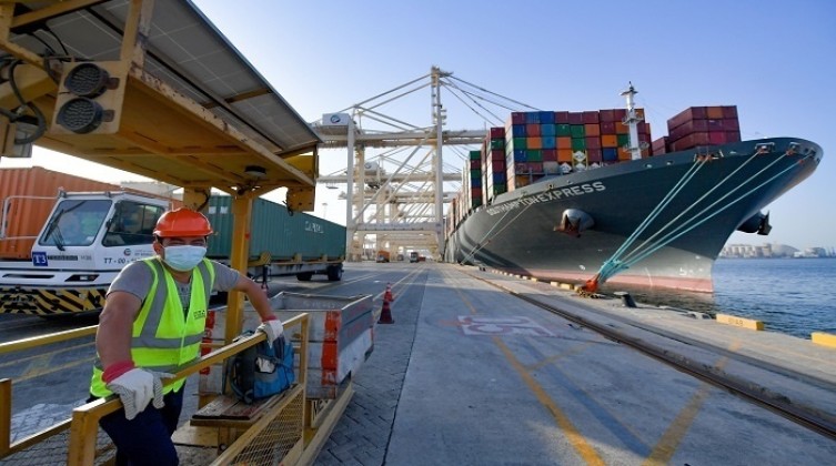 سفينة-امارتية-1602491728