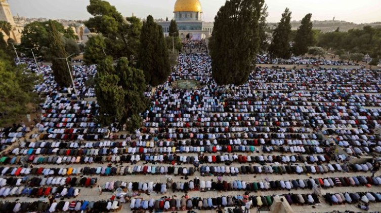 في الجمعة الأولى من رمضان.. ساحات المسجد الأقصى تمتلئ بالمصلين
