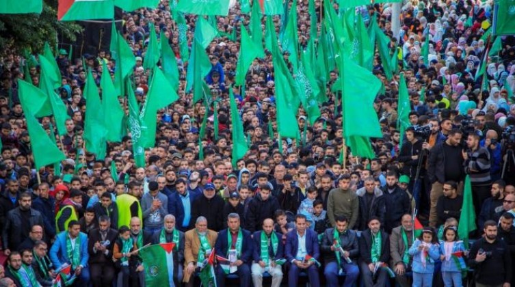 "واشنطن" تفرض عقوبات على مسؤولين وشركات بزعم صلتهم بحركة "حماس"