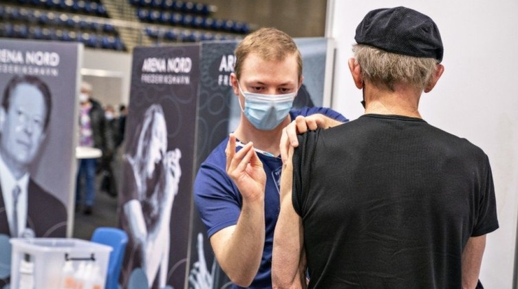 _118053537_vaccination