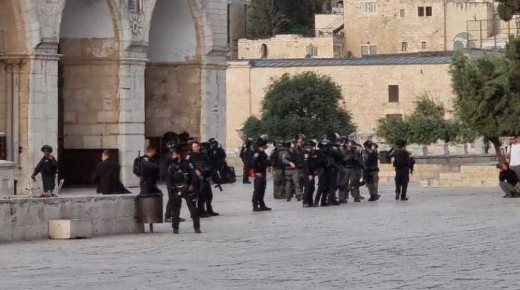 القدس المحتلة: إصابة خطيرة برصاص الاحتلال في المسجد الأقصى