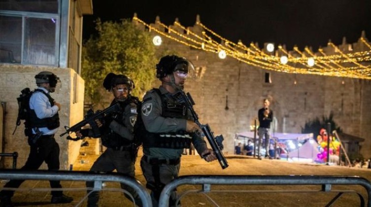 صحيفة: هبة الفلسطينيين بالداخل أخطر علينا من إيران