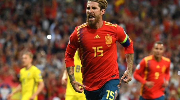 -راموس-بقميص-منتخب-إسبانيا-e1605528397930