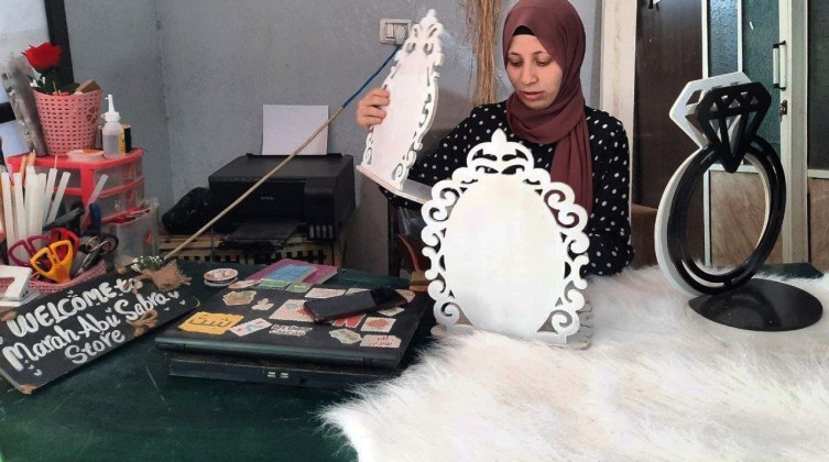 من تخصص التمريض الي صناعة مسلتزمات الافراح