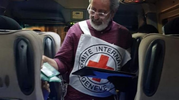 الصليب الاحمر يسمح بزيارة  أهالي  4 أسرى من غزة في سجن "إيشل"